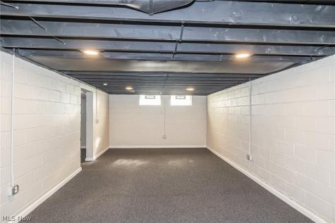 4245 Feiner Drive Cleveland OH 44122
