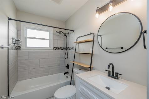 4245 Feiner Drive Cleveland OH 44122