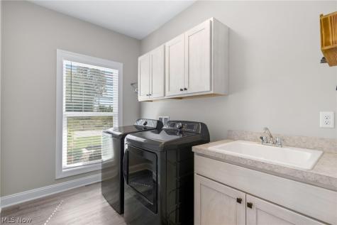 2487 Ledgestone Drive NW Uniontown OH 44685