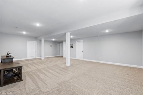 2487 Ledgestone Drive NW Uniontown OH 44685