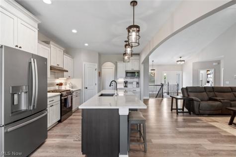 2487 Ledgestone Drive NW Uniontown OH 44685