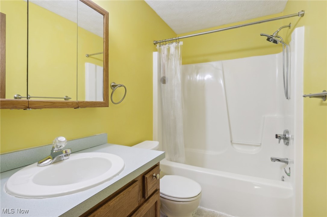 547 Picadilly Circle Akron OH 44319