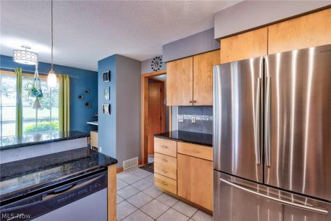 4456 Maplegrove Avenue Louisville OH 44641