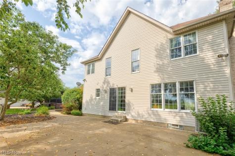 4456 Maplegrove Avenue Louisville OH 44641