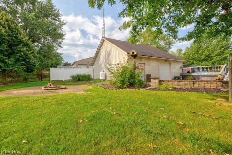 4456 Maplegrove Avenue Louisville OH 44641