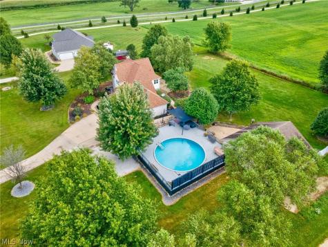 4456 Maplegrove Avenue Louisville OH 44641