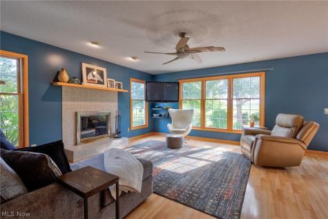 4456 Maplegrove Avenue Louisville OH 44641