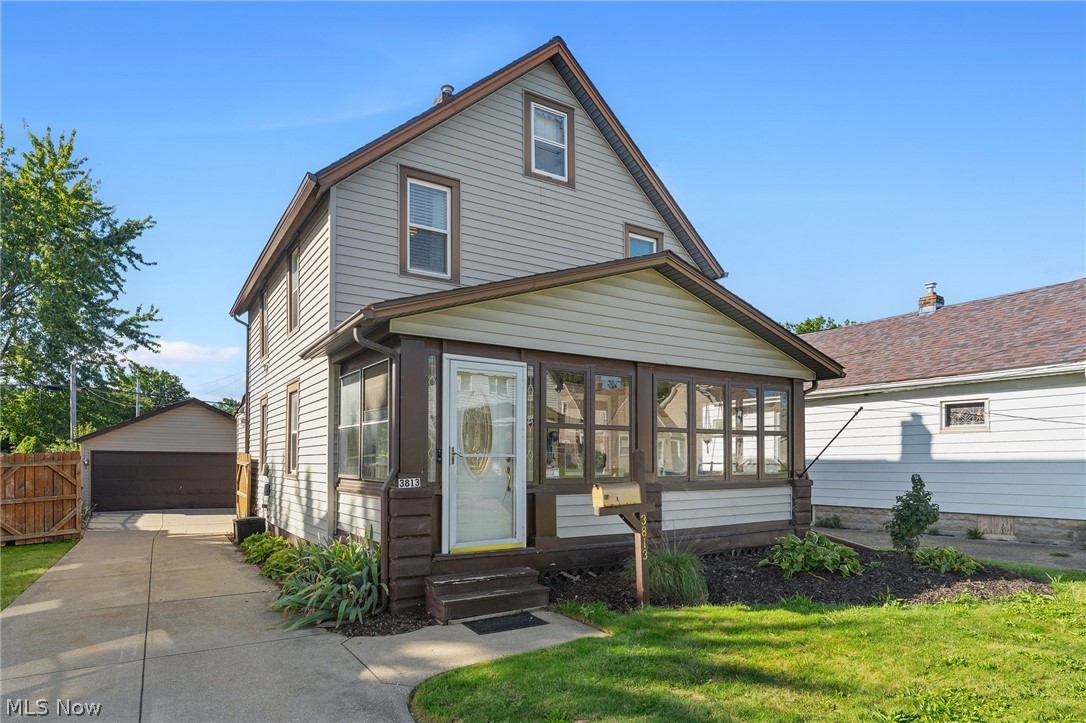 3813 Buechner Avenue Cleveland OH 44109