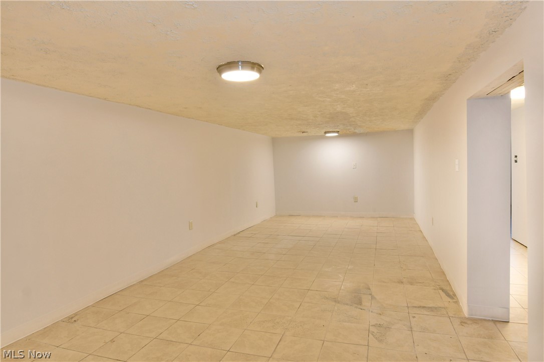 3046 Lynwood Drive NW Warren OH 44485