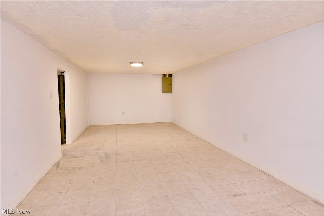 3046 Lynwood Drive NW Warren OH 44485