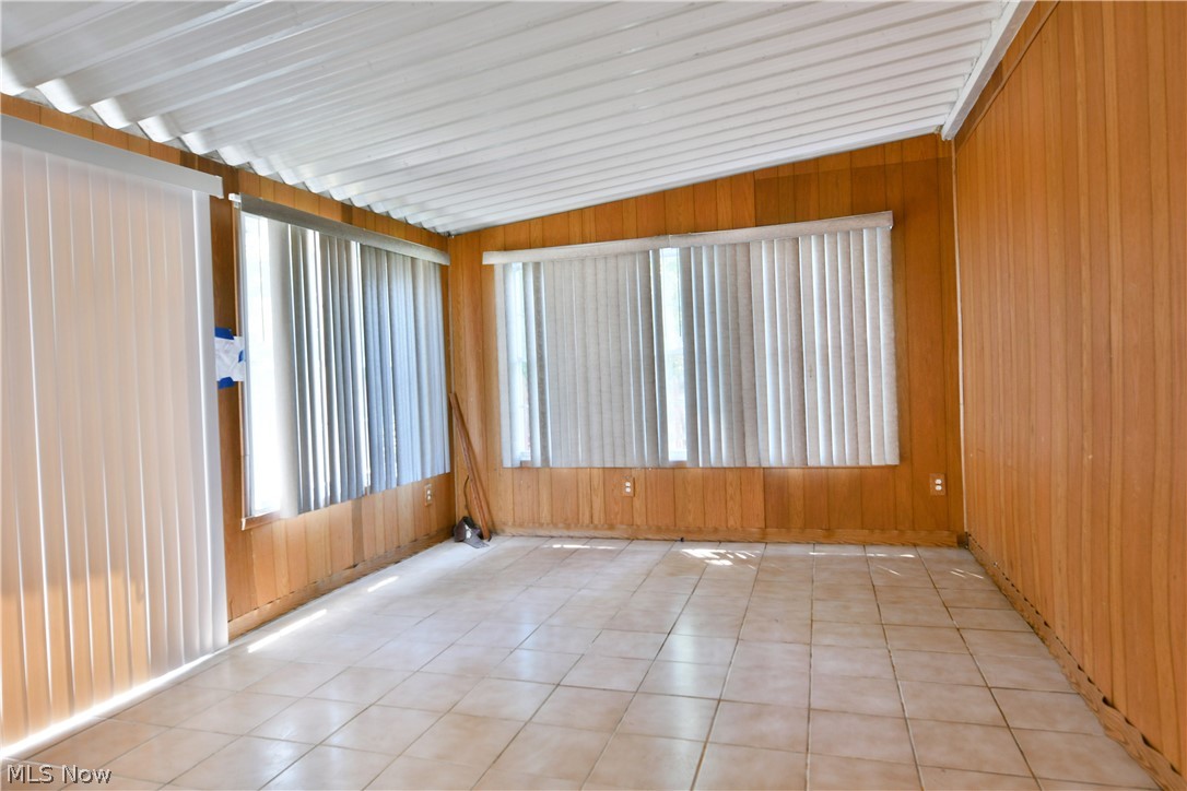3046 Lynwood Drive NW Warren OH 44485