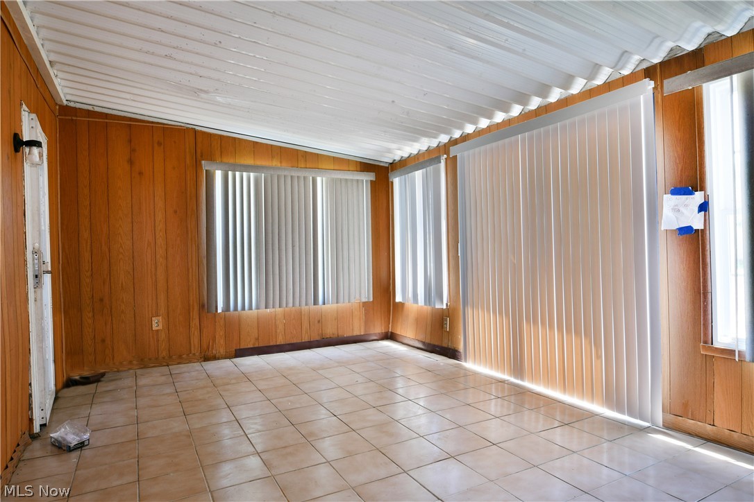 3046 Lynwood Drive NW Warren OH 44485