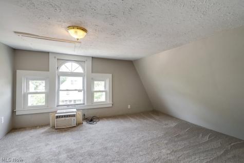 87 Hawthorne Avenue Akron OH 44303