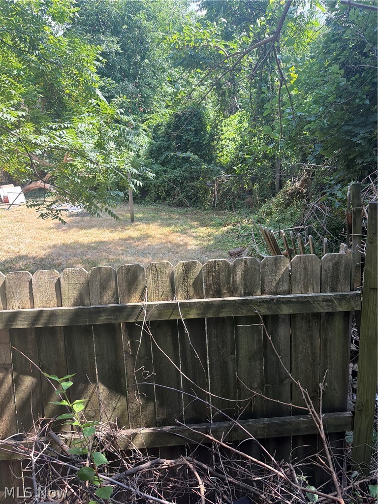 10004 Elk Avenue Cleveland OH 44108