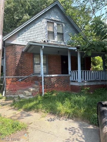 10004 Elk Avenue Cleveland OH 44108