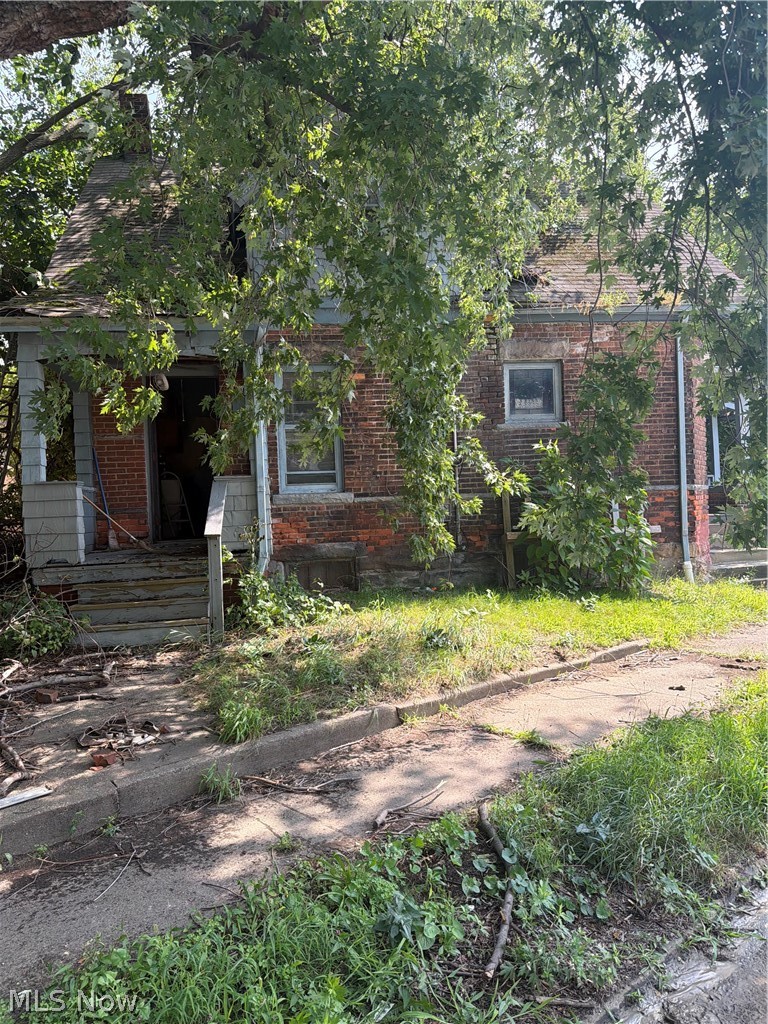 10004 Elk Avenue Cleveland OH 44108