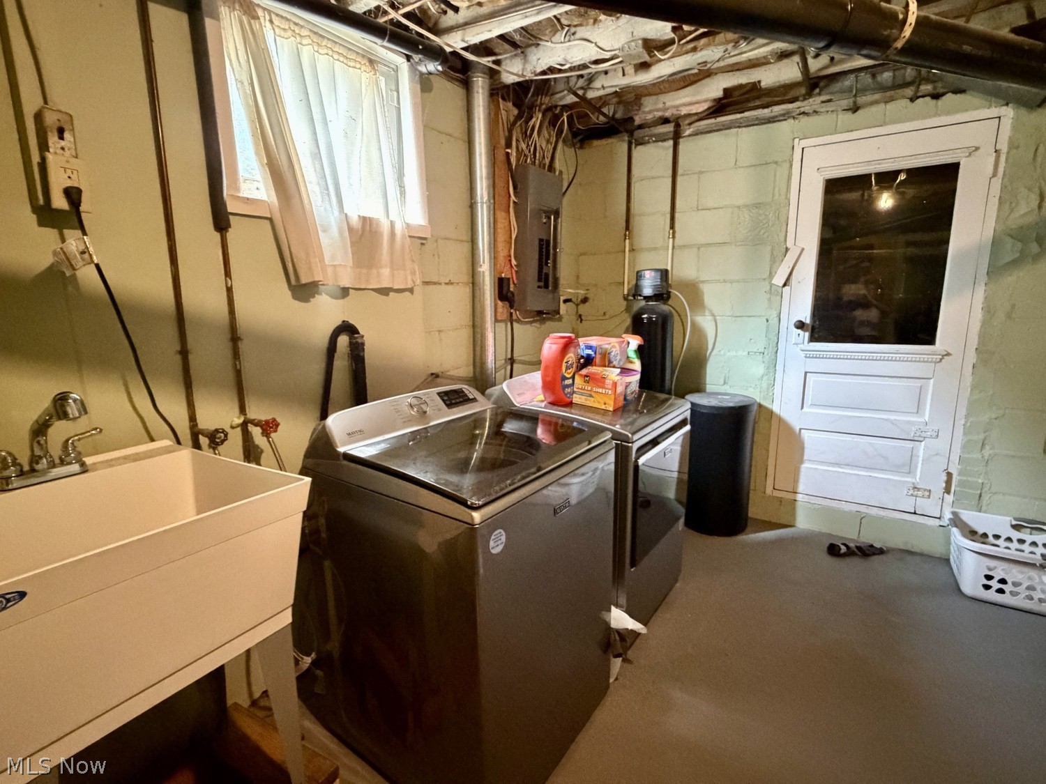 123 W 8th Street Dover OH 44622