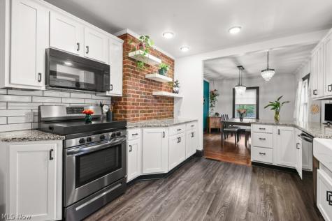 1427 Delia Avenue Akron OH 44320