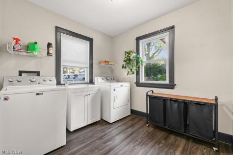 1427 Delia Avenue Akron OH 44320