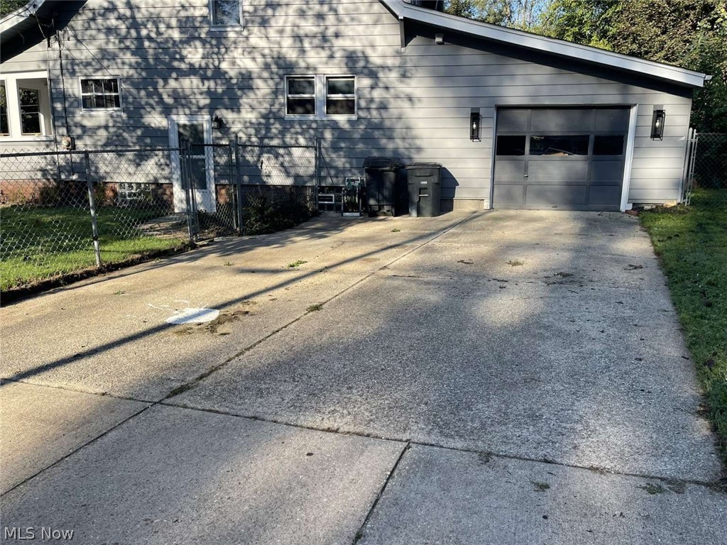 1273 Pondview Avenue Akron OH 44305