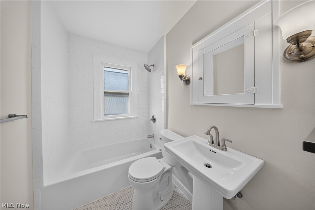 3588 W 155th Street Cleveland OH 44111
