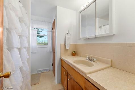 5180 Lynncrest Street SW Canton OH 44706
