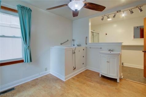 3041 33rd Street NE Canton OH 44705