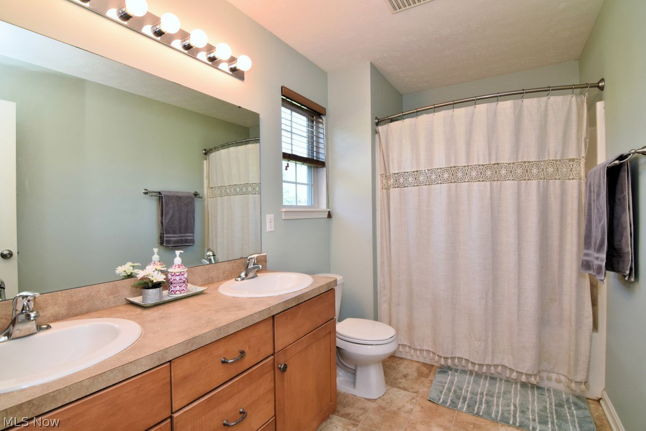 263 Teal Circle Akron OH 44319