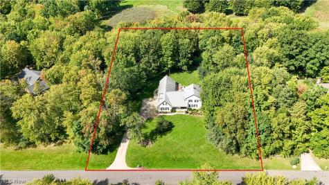 698 Deep Woods Drive Aurora OH 44202