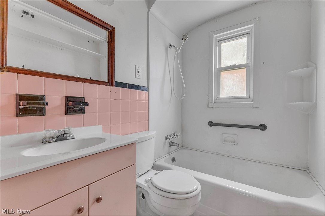24 Leyton Road Bedford OH 44146