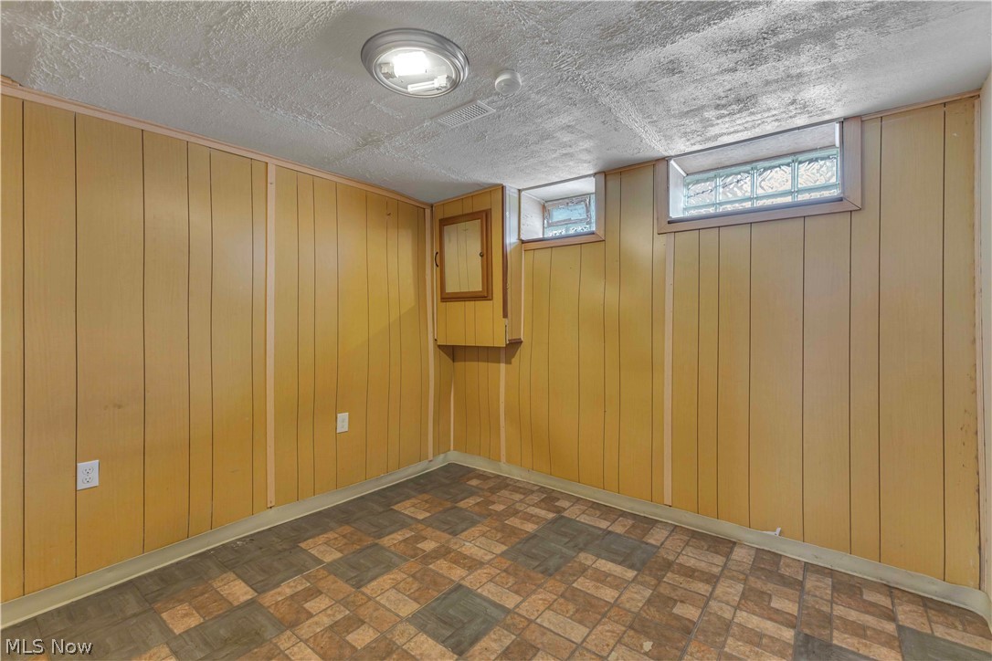 24 Leyton Road Bedford OH 44146