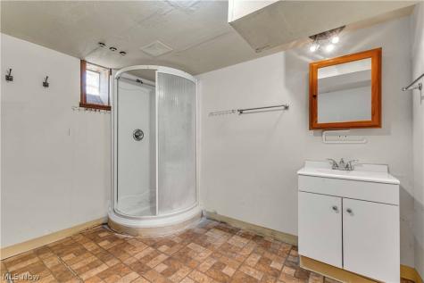 24 Leyton Road Bedford OH 44146