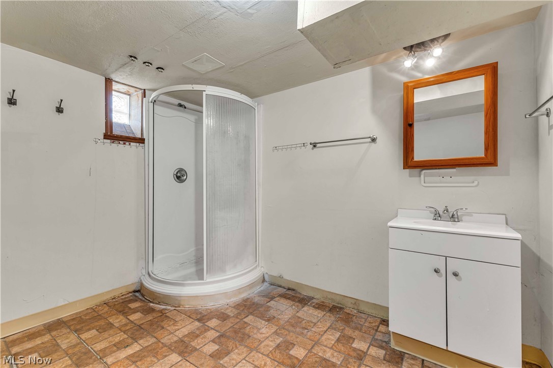 24 Leyton Road Bedford OH 44146