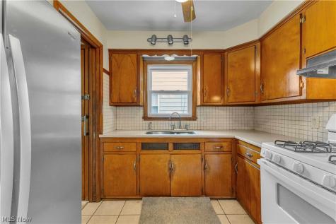 24 Leyton Road Bedford OH 44146