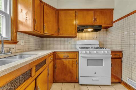 24 Leyton Road Bedford OH 44146
