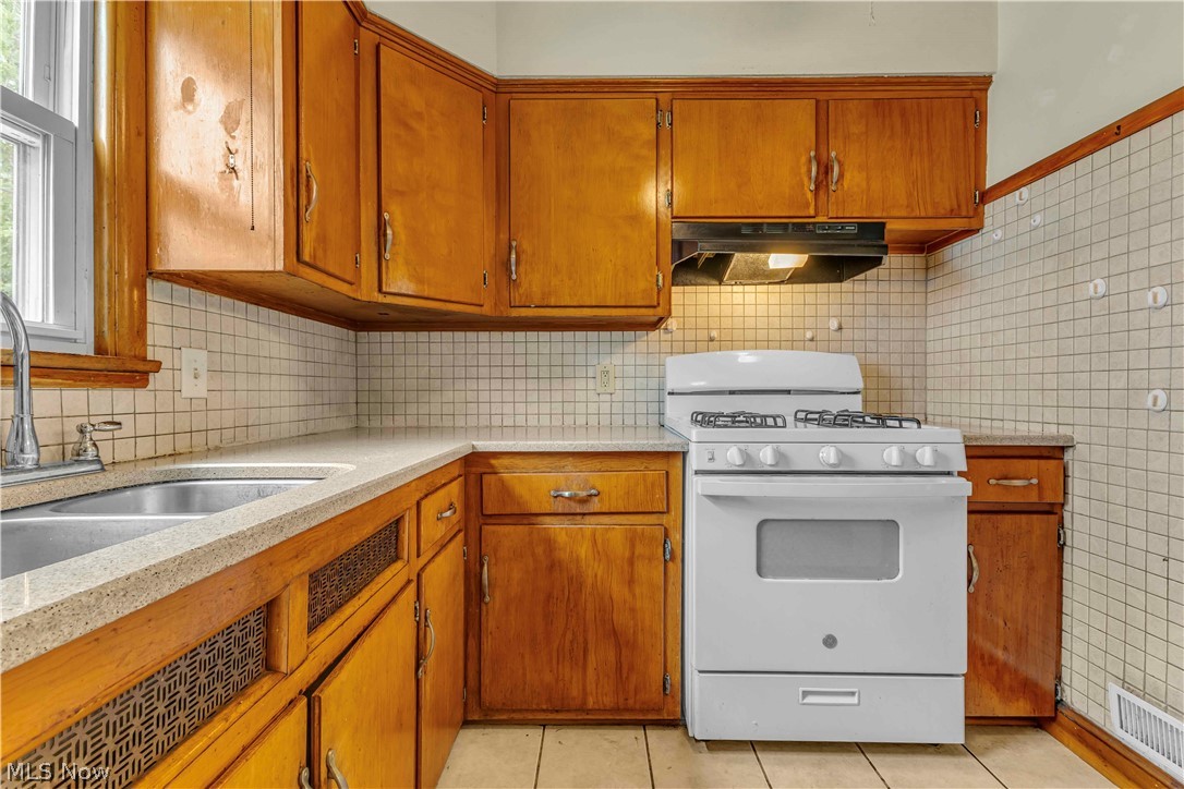 24 Leyton Road Bedford OH 44146