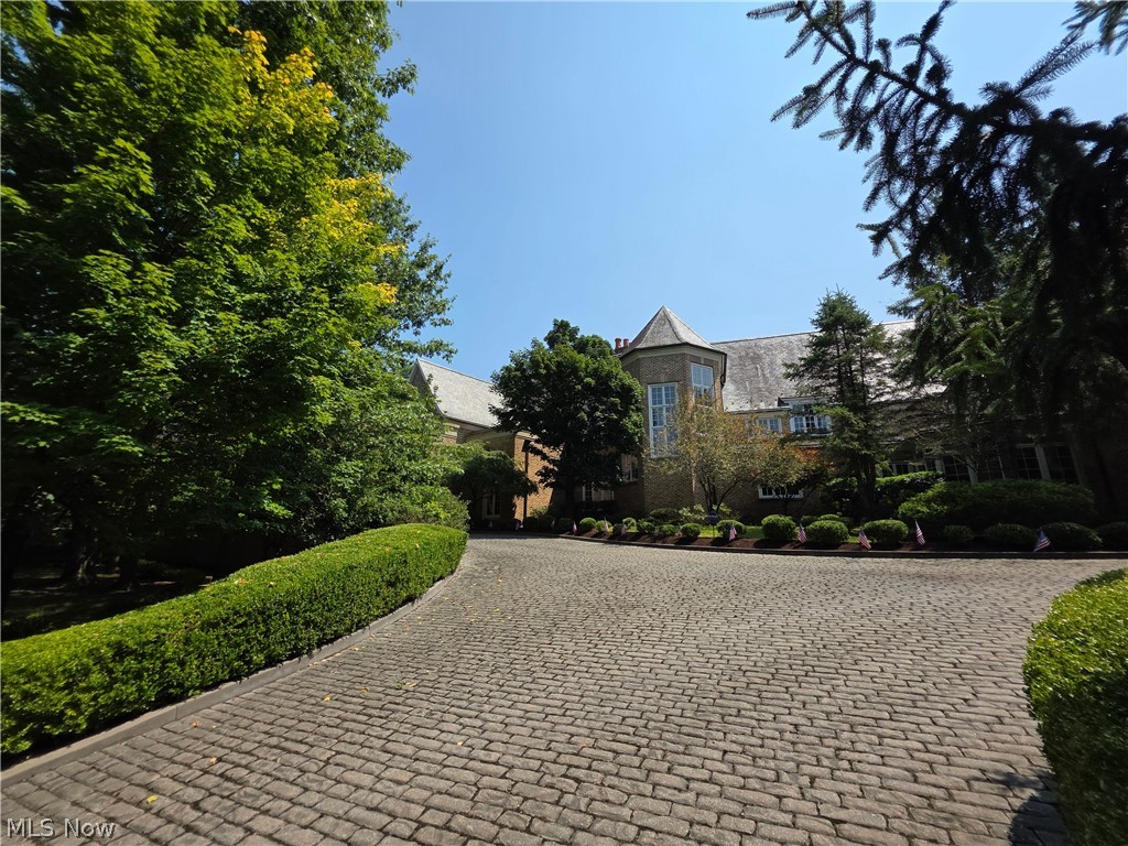 545 Bristol Drive Aurora OH 44202
