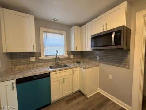 17901 Delavan Avenue Cleveland OH 44119
