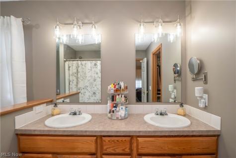 304 Rodeo Circle Louisville OH 44641