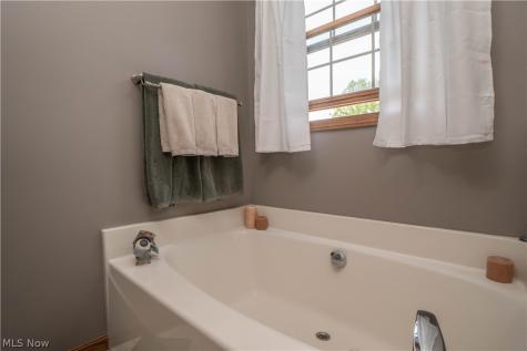 304 Rodeo Circle Louisville OH 44641