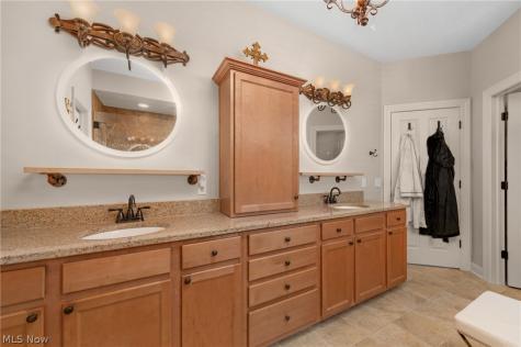 20521 Leana Court Strongsville OH 44149