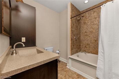 20521 Leana Court Strongsville OH 44149