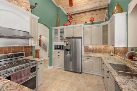 20521 Leana Court Strongsville OH 44149