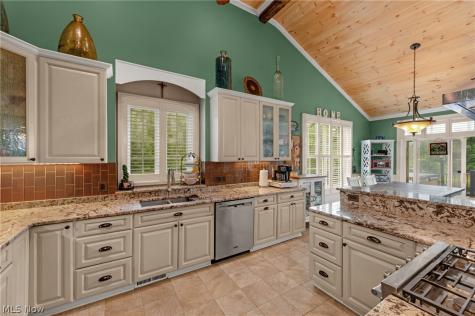 20521 Leana Court Strongsville OH 44149