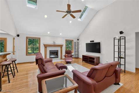 6575 Ruth Drive Seven Hills OH 44131