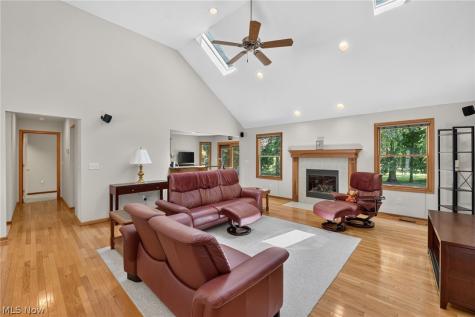 6575 Ruth Drive Seven Hills OH 44131