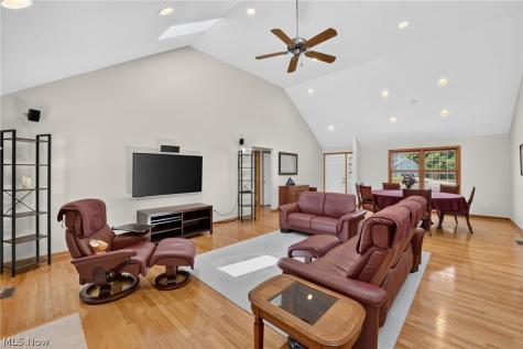 6575 Ruth Drive Seven Hills OH 44131