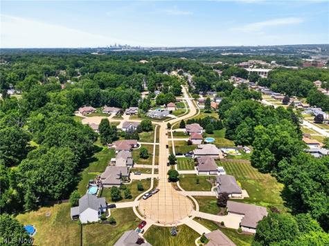 6575 Ruth Drive Seven Hills OH 44131