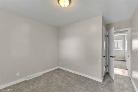 4133 Brockley Avenue Sheffield Lake OH 44054