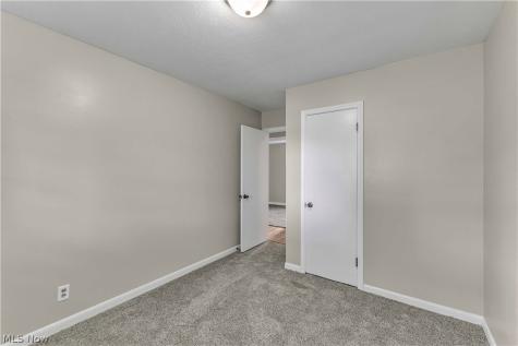 4133 Brockley Avenue Sheffield Lake OH 44054